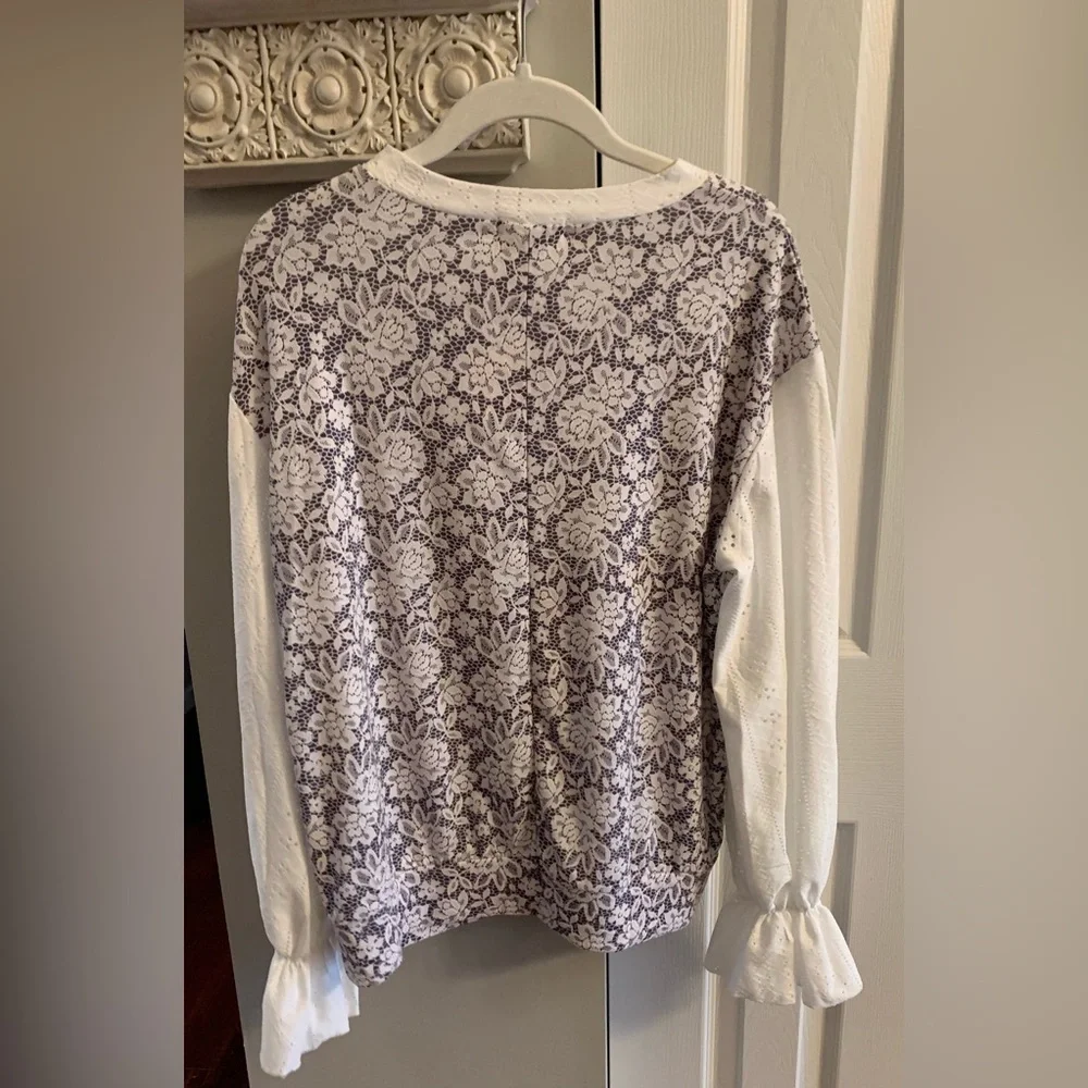 ANDTHEWHY White And Navy Lace Blouse NWT - M